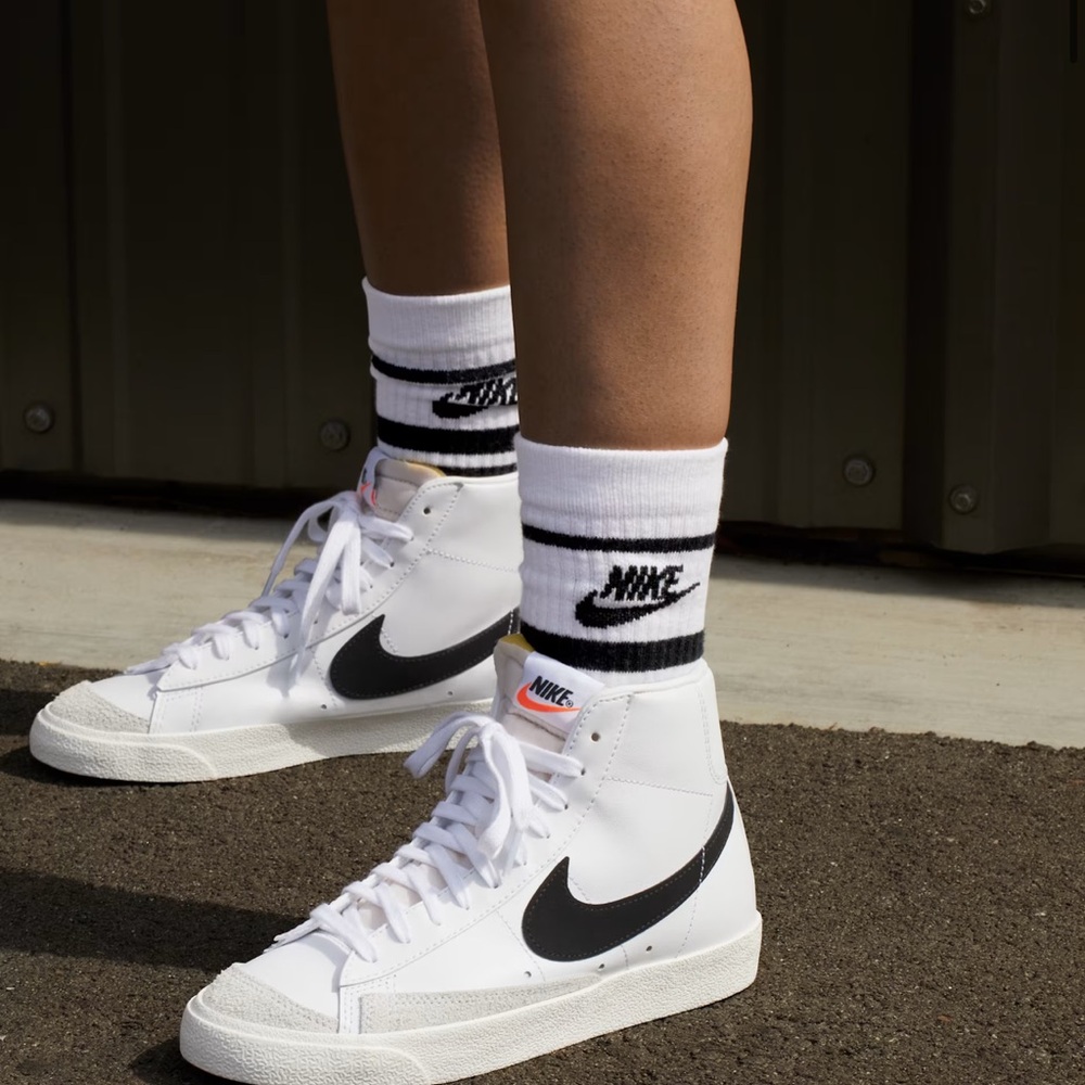 Nike Women’s Blazer Mid ‘77 sz 8.5 White High-Top Sneakers in great condition